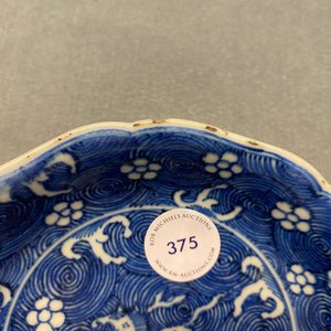 Une coupe en porcelaine de Chine en bleu et blanc à décor d'un cheval, marque de Jiajing, Kangxi — photo 3
