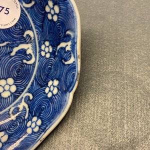 Une coupe en porcelaine de Chine en bleu et blanc à décor d'un cheval, marque de Jiajing, Kangxi — photo 4