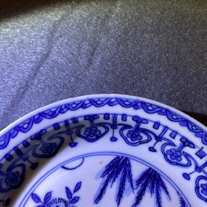 Une coupe en porcelaine de Chine en bleu et blanc à décor d'une grenouille, Jiajing ou Wanli — photo 5