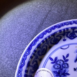 Une coupe en porcelaine de Chine en bleu et blanc à décor d'une grenouille, Jiajing ou Wanli — photo 6