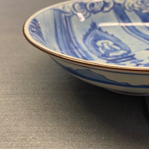 Une coupe en porcelaine de Chine en bleu et blanc à décor d'une scène du 'Xi Xiang Ji', marque de Jiajing, Kangxi — photo 15