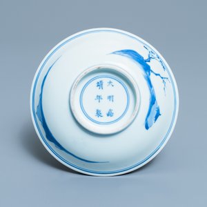 Une coupe en porcelaine de Chine en bleu et blanc à décor d'une scène du 'Xi Xiang Ji', marque de Jiajing, Kangxi — photo 2