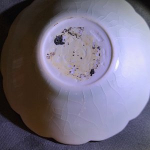 Une coupe en porcelaine de Chine qingbai en forme de chrysanthème, Song — photo 7
