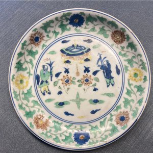 Une coupe en porcelaine de Chine wucai à décor de deux garçons, marque et époque de Wanli — photo 17