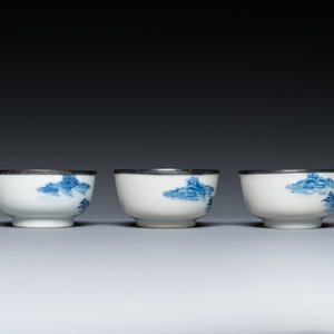 Une coupe et trois bols en porcelaine de Chine 'Bleu de Hue' pour le Vietnam, marque de Noi Phu, 19ème — photo 5