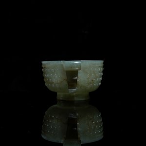 Une coupe libatoire à deux anses en jade, Ming — photo 4