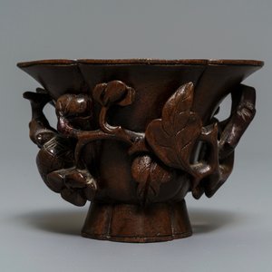Une coupe libatoire en bambou sculpté à décor floral, 18/19ème — photo 4