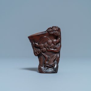 Une coupe libatoire en corne de buffle sculptée, Jiaqing — photo 2