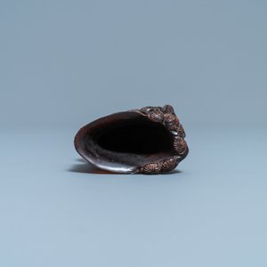 Une coupe libatoire en corne de buffle sculptée, Jiaqing — photo 6