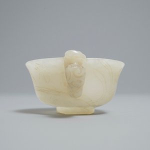 Une coupe libatoire en jade céladon pâle, Chine, 18/19ème — photo 3
