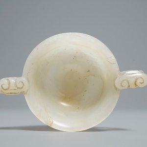 Une coupe libatoire en jade céladon pâle, Chine, 18/19ème — photo 6