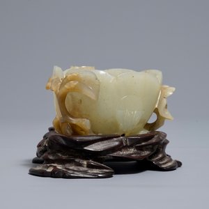 Une coupe libatoire en jade sculpté, Chine, 18/19ème — photo 5