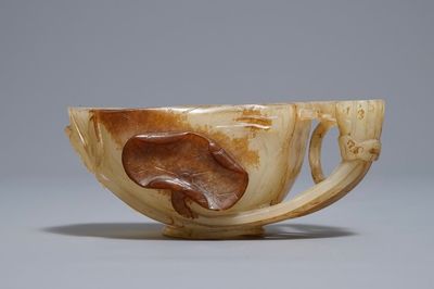Une coupe libatoire en jade sculpté, Chine, 18/19ème