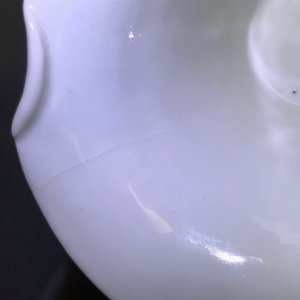 Une coupe libatoire en porcelaine de Chine 'bianco sopra bianco' et rouge de fer, 19ème — photo 11