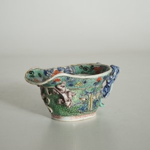 Une coupe libatoire en porcelaine de Chine famille verte, Kangxi — photo 8