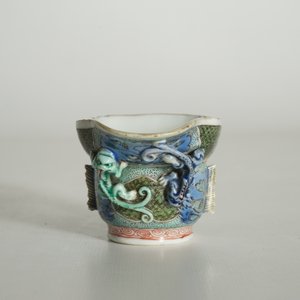 Une coupe libatoire en porcelaine de Chine famille verte, Kangxi — photo 11