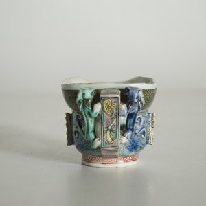 Une coupe libatoire en porcelaine de Chine famille verte, Kangxi — photo 9