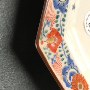Une coupe octagonale en porcelaine Kakiemon de Japon, Edo, 2ème moitié du 17ème — photo 4