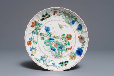Une coupe polylobée en porcelaine de Chine famille verte à décor d'insectes, Kangxi