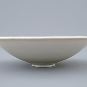 Une coupe qingbai à décor incisé, Chine, Dynastie Song du Sud (1127-1279) — photo 3