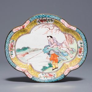 Une coupe quadrilobée à décor d'un pêcheur en émaux de Canton, Chine, Qianlong — photo 1