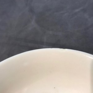 Une coupe sur piedouche en porcelaine blanc de Chine, Wanli ou époque Transition — photo 10