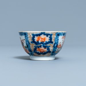 Une coupe, une tasse et une soucoupe en porcelaine de Chine famille rose à décor mandarin, Qianlong — photo 5