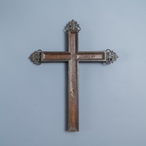 Une croix de procession en cuivre au Christ en bronze, France ou Allemagne, 17/18ème — photo 2