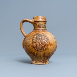 Une cruche armoriée en grès de Raeren, vers 1600 — photo 4