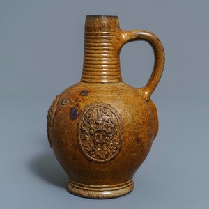 Une cruche armoriée et monogrammée CR en grès de Bouffioulx, Belgique, 16/17ème — photo 4