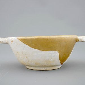 Une écuelle en blanc de Delft restauré de façon kintsugi, 17ème — photo 5