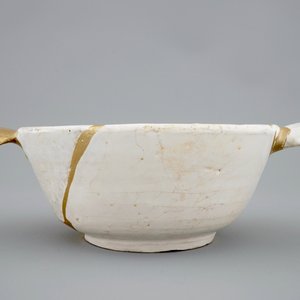 Une écuelle en blanc de Delft restauré de façon kintsugi, 17ème — photo 4