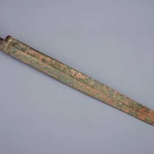 Une épée en bronze, Chine, époque des Royaumes Combattants (475-221 a.C.) ou après — photo 1