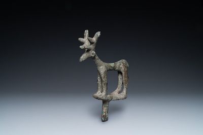 Une épingle figurant un cerf en bronze, Luristan, Iran, 1er millénaire av. J.-C.