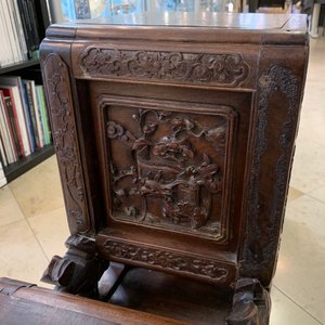 Une étagère en bois sculpté à décor raffiné, Chine, 19ème — photo 22