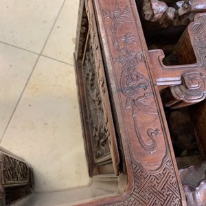 Une étagère en bois sculpté à décor raffiné, Chine, 19ème — photo 33
