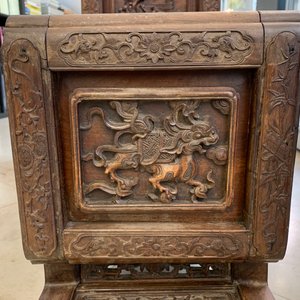 Une étagère en bois sculpté à décor raffiné, Chine, 19ème — photo 35