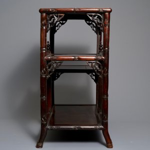 Une étagère en bois sculpté, Chine, 19/20ème — photo 5