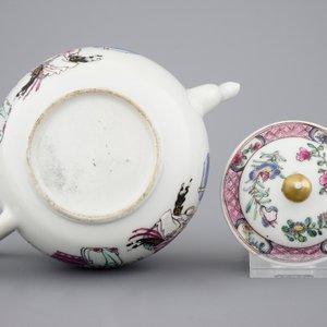 Une excellente théière et son couvercle en porcelaine de Chine famille rose, Yongzheng, 1723-1735 — photo 3