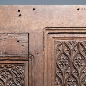 Une façade de coffre en chêne à décor de remplages, 15ème — photo 4