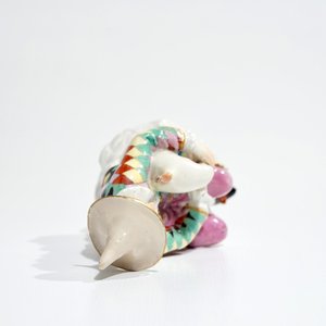 Une figure Commedia del'Arte en porcelaine de Meissen: Harlequin jouant de la cornemuse, 18ème — photo 7