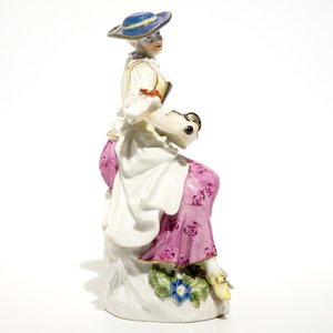 Une figure Commedia del'Arte en porcelaine de Meissen: Harlequin jouant de la vielle, Allemagne, 18ème — photo 5
