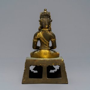 Une figure d'Amitayus en bronze doré, Sino-Tibet, Qianlong — photo 2