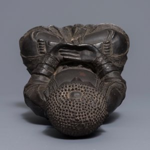 Une figure d'Amithaba Bouddha en bronze aux traces de laque et dorure, Chine, Ming — photo 6