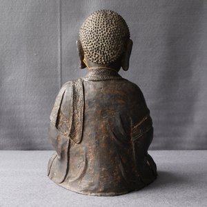 Une figure d'Amithaba Bouddha en bronze aux traces de laque et dorure, Chine, Ming — photo 10