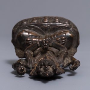 Une figure d'Avalokitesvara aux quatre bras en bronze doré, Sino-Tibet, 18ème — photo 6