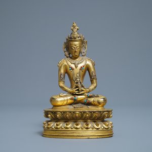 Une figure de Bouddha Amitayus en bronze doré incrusté de corail et turquoise, Chine, 18/19ème — photo 2
