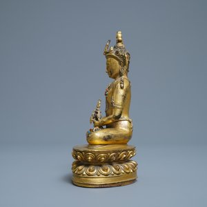 Une figure de Bouddha Amitayus en bronze doré incrusté de corail et turquoise, Chine, 18/19ème — photo 5