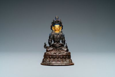 Une figure de Bouddha Amitayus en bronze, Sino-Tibet, 19ème