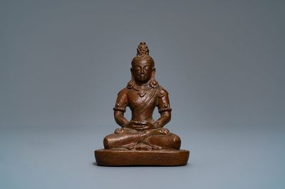 Une figure de Bouddha Amithayus en bronze, 17/18ème